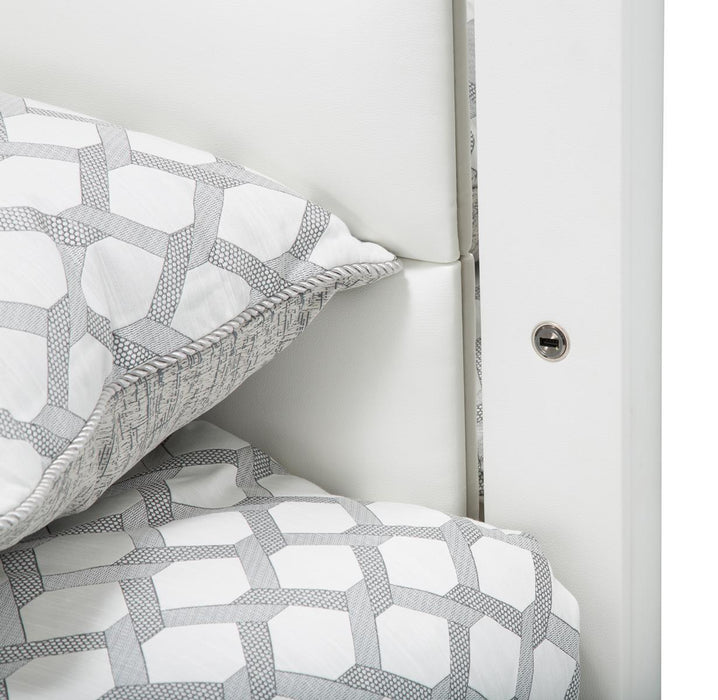 State St California King Upholstered Panel Bed in Glossy White - Furniture Max (Falls Church,VA) *