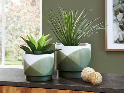 Ardenridge Planter (Set of 2) - Furniture Max (Falls Church,VA) *